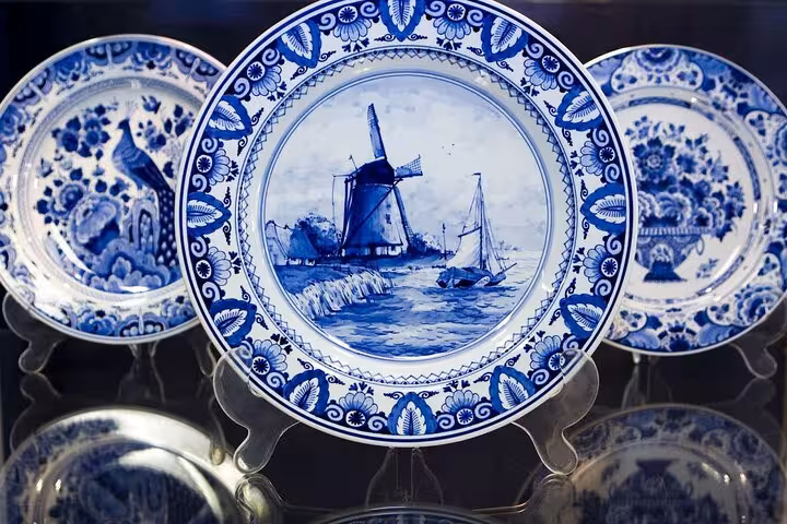 Delft blue ceramic plates with Dutch windmill design, a highlight on private day tour from Amsterdam