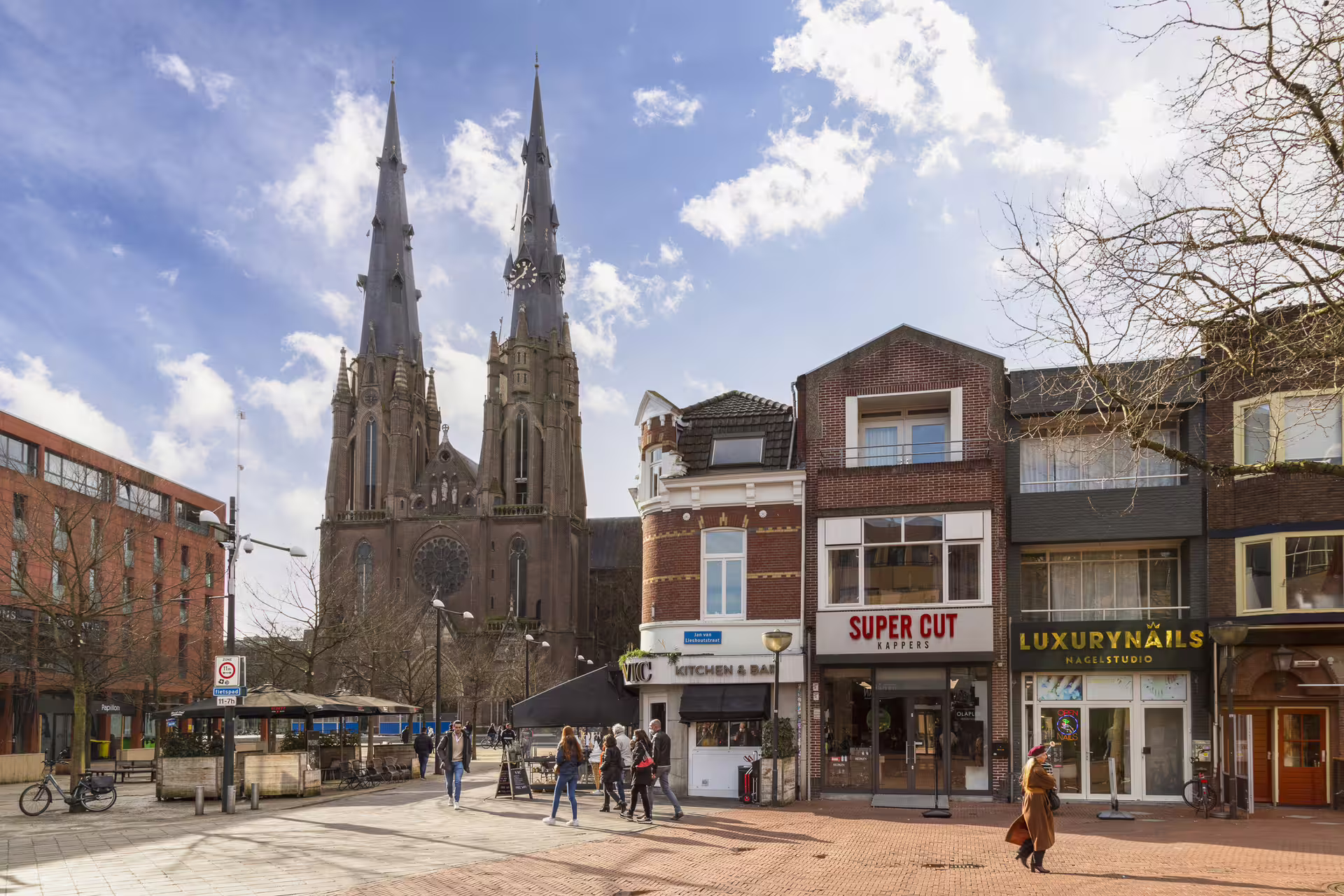 Eindhoven city walk audioguide past St Catherine’s Church and shops, perfect Eindhoven in 1 day self-guided tour