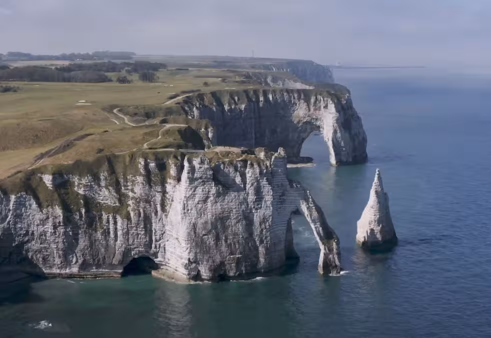 Étretat Normandy Coast cliffs and natural arch, scenic stop on Mont Saint-Michel day trip by luxury minivan