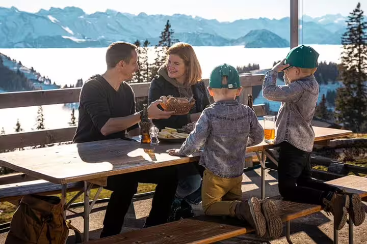 Family enjoying picnic with stunning Mount Rigi view on a private day trip from Lucerne.