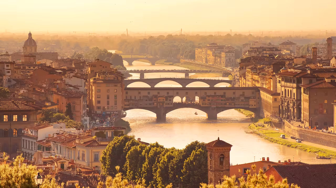 Panoramic skyline of Florence with the Duomo cathedral and terracotta roofs, a must-see stop on immersive Florence tours