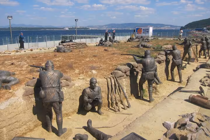Gallipoli battlefield diorama with WWI soldier statues and trenches, full-day tour from Istanbul with lunch