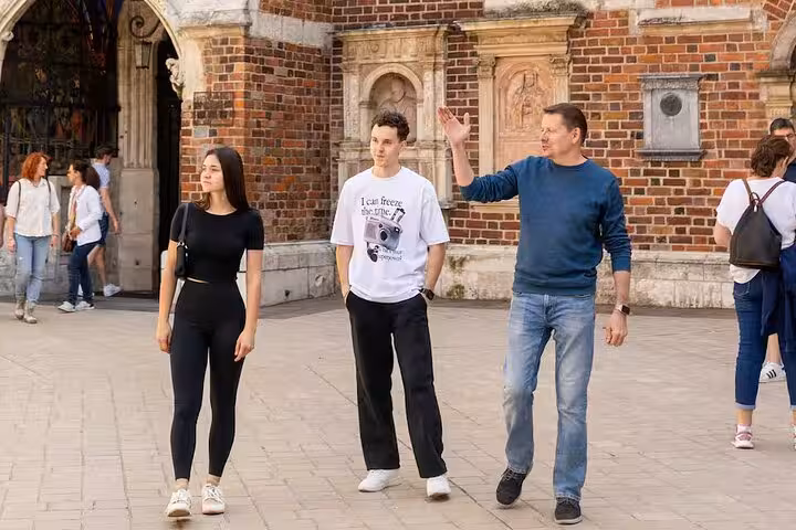 Visitors listen to a guide against a backdrop of historic architecture on the Ghetto and World War II Walking Tour.