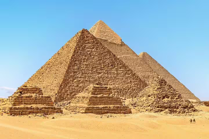 Panoramic view of the Giza Pyramids in the desert, must-see stop on a private day tour with Grand Egyptian Museum