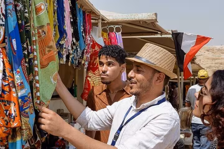 Shopping for colorful souvenirs at a Giza market with local guide during Great Pyramid, Sphinx and Saqqara tour