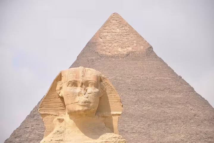 Great Sphinx with the Great Pyramid of Giza behind, iconic stop on the Giza Pyramids, Memphis, Saqqara and Dahshur tour