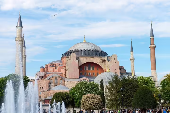 Hagia Sophia in Sultanahmet with fountains and minarets, highlight of a private flexible Istanbul sightseeing tour