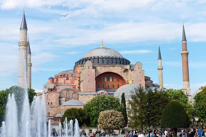 Hagia Sophia with fountains and minarets in Istanbul, ideal highlight on a private layover city tour