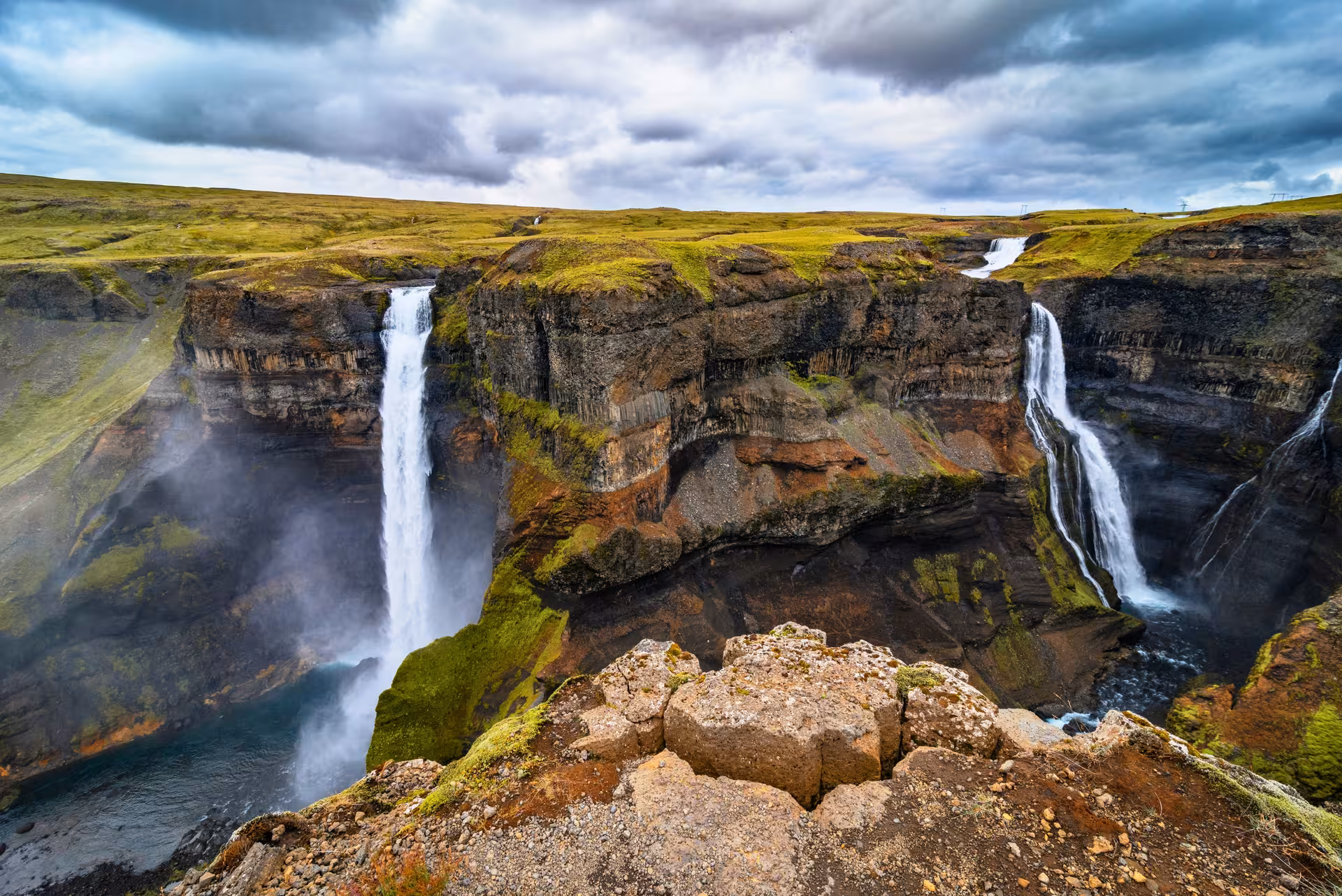 Háifoss and Granni waterfalls plunging into the canyon, highlight view on a private Þjórsárdalur Valley tour