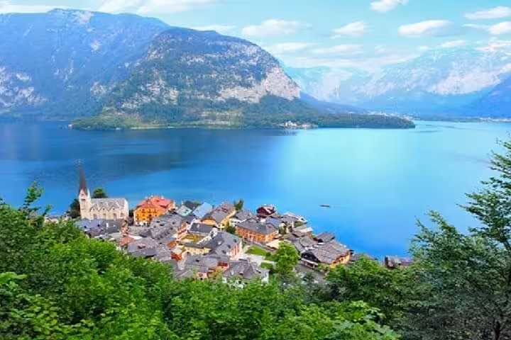 Panoramic Hallstatt and Lake Hallstatt view, must-see stop on Salzburg to Vienna private transfer tour