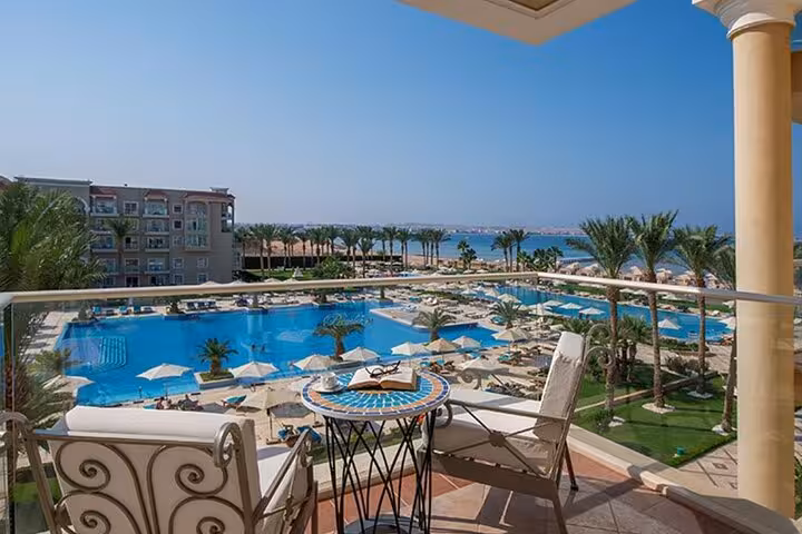 El Gouna resort pool and Red Sea view, ideal for Hurghada Airport to El Gouna private transfer service