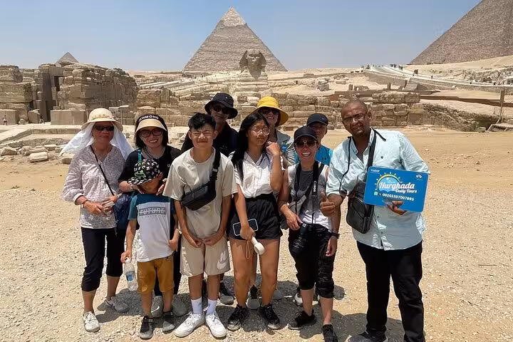 Tour group with Sphinx and Giza pyramids on Hurghada to Cairo private day tour by domestic flight