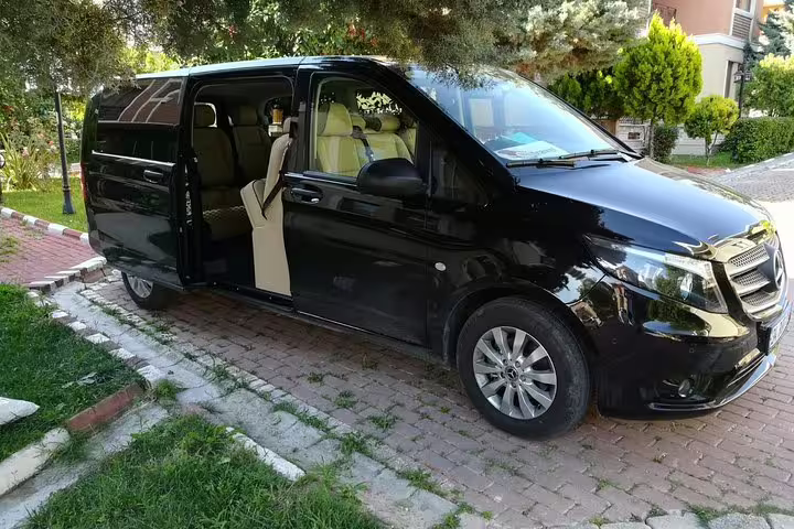 Luxury private van transfer for flexible Istanbul city tour, comfortable ride for customized sightseeing day