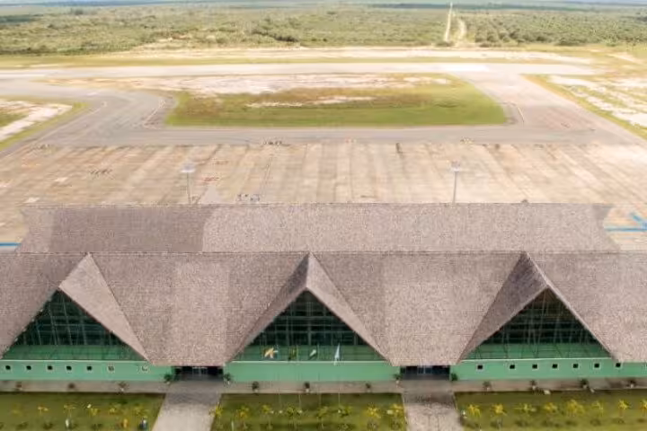 Jericoacoara Airport terminal exterior and runway, ideal for airport transfer to hotels in Jericoacoara