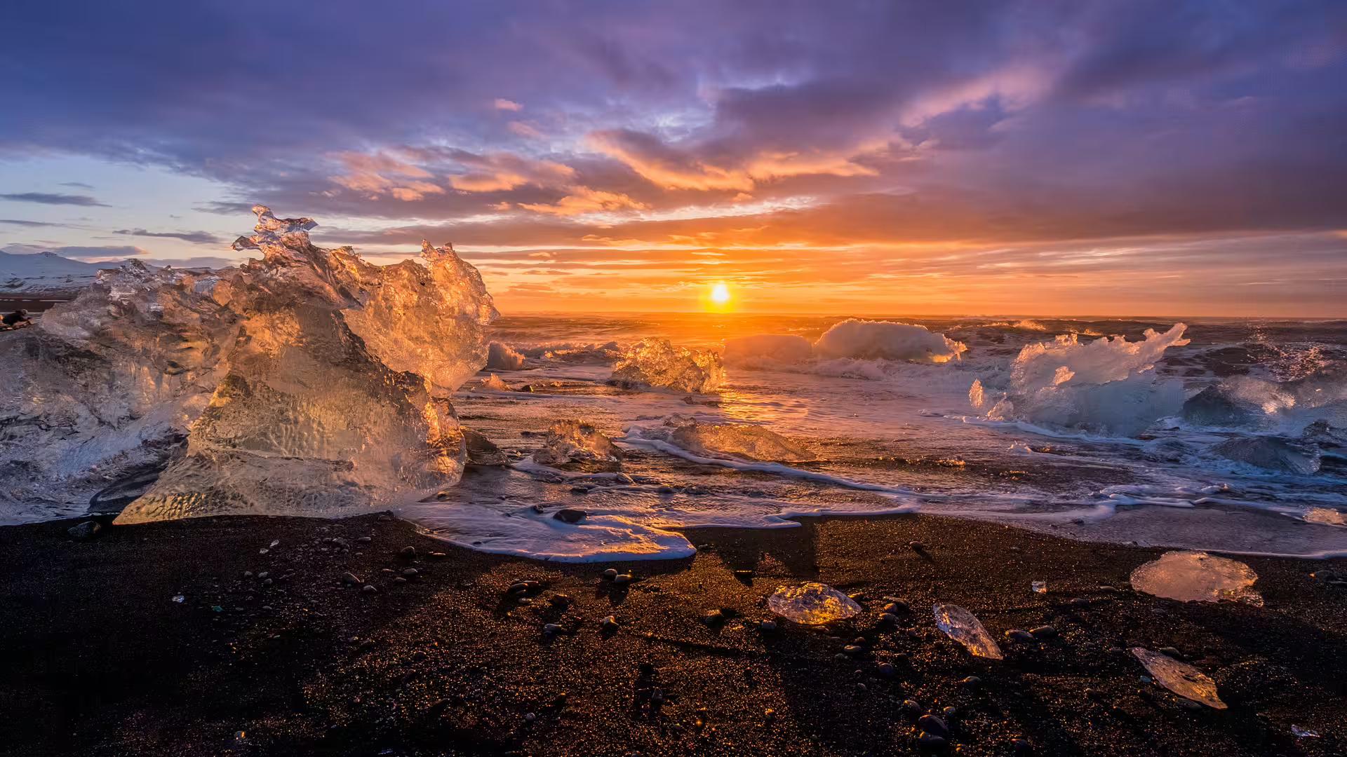 A picture of Jokulsarlon during sunset