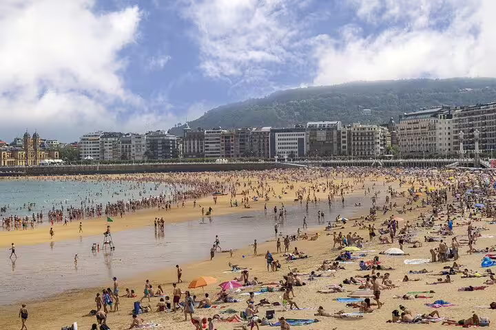 La Concha Beach in San Sebastián, perfect stop on a self-guided e-scavenger hunt city exploration tour