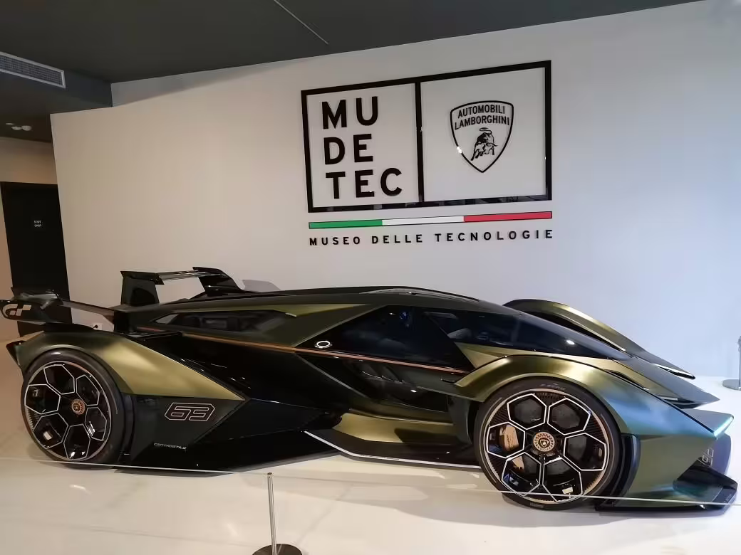 Supercar in mostra al Museo Lamborghini vicino Bologna, biglietto d’ingresso per tour Motor Valley in Italia