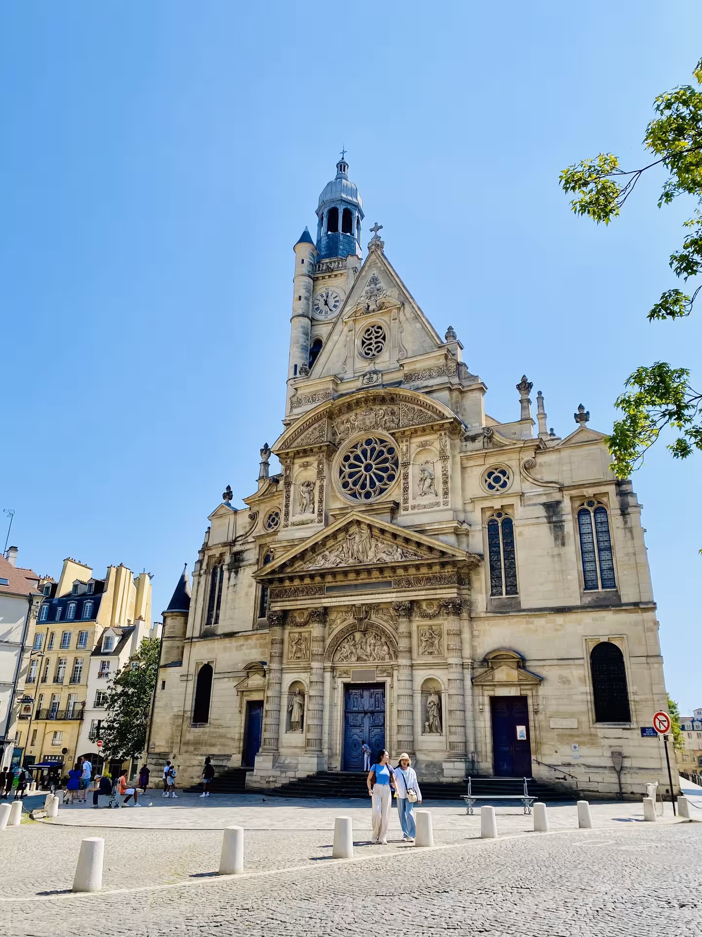 Explore the stunning Gothic architecture of Saint-Étienne-du-Mont in Paris's historic Latin Quarter.