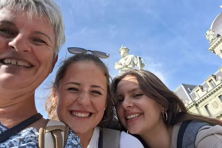 Friends selfie with Lausanne city center statue backdrop on a self-guided scavenger hunt and sights walking tour