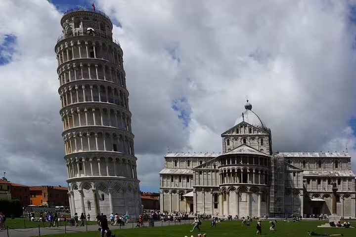 Leaning Tower of Pisa beside Pisa Cathedral in Piazza dei Miracoli, highlight of a Rome to Pisa day tour