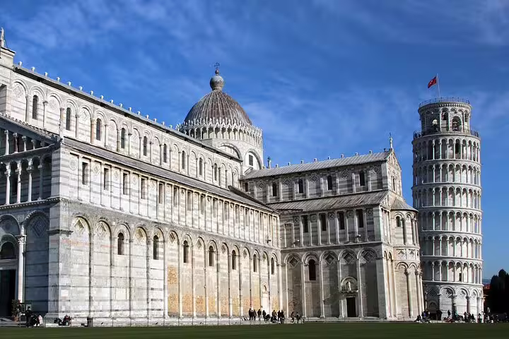 Leaning Tower of Pisa and Cathedral on Piazza dei Miracoli, ideal stop on a self-guided e-scavenger hunt