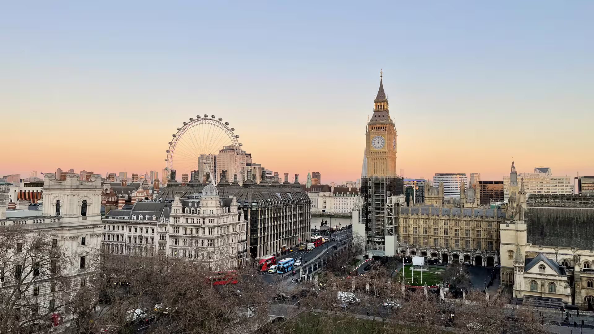 Big Ben, Houses of Parliament and London Eye skyline at dusk on London Royal Walk 1-day audio tour