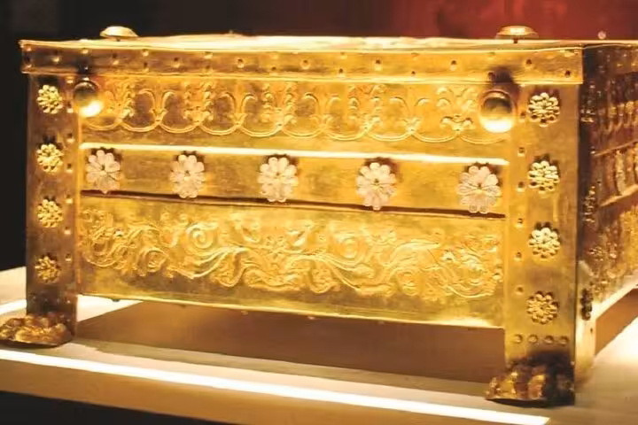 Golden Macedonian treasure on display, highlight of Alexander the Great private tour from Athens
