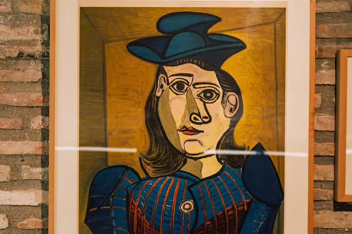 Explore art at Marbella Old Town's galleries during a private walking tour with olive oil tasting experience.