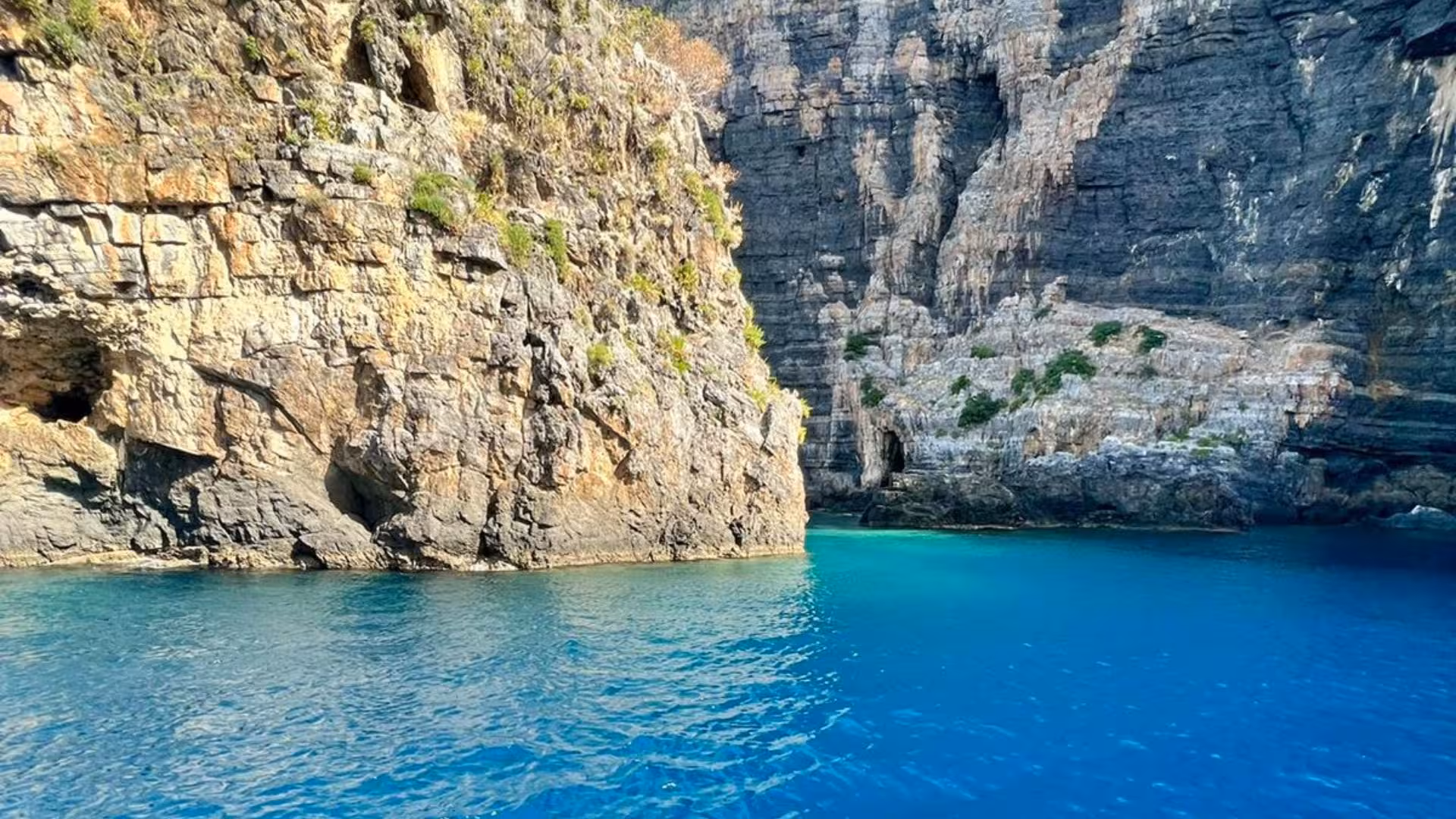 Explore the stunning cliffs and turquoise waters of Baia Infreschi on a Marina di Camerota boat tour.