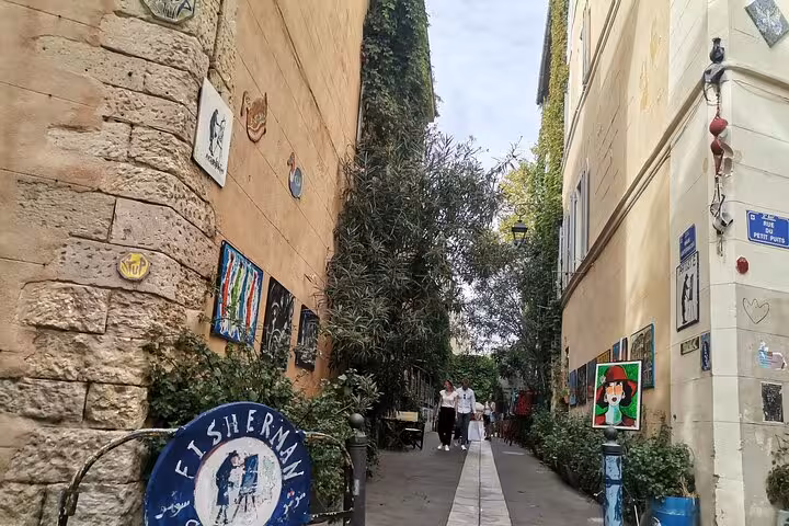 Colorful street art alley in Marseille en route to a petanque experience, local culture and hidden gems walk