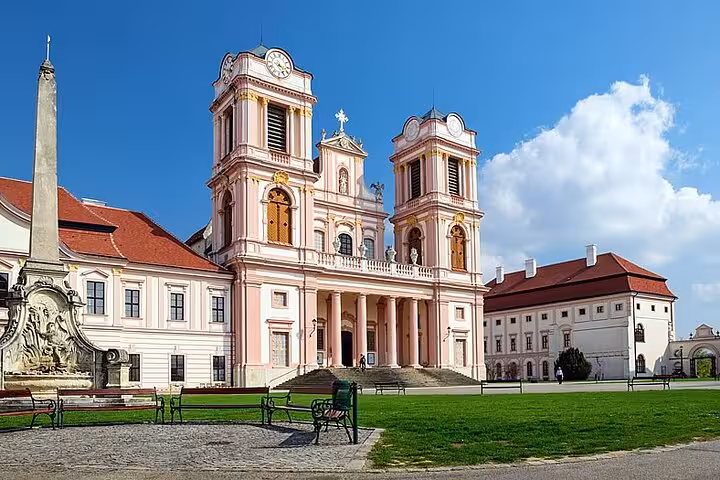 Melk Abbey exterior in Wachau Valley, stop on private Vienna day trip to Melk, wine tasting and Dürnstein