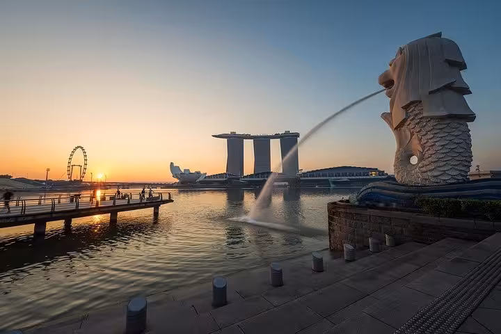 Merlion Park sunset with Marina Bay Sands on a 6-hour private Singapore city tour by car or minibus