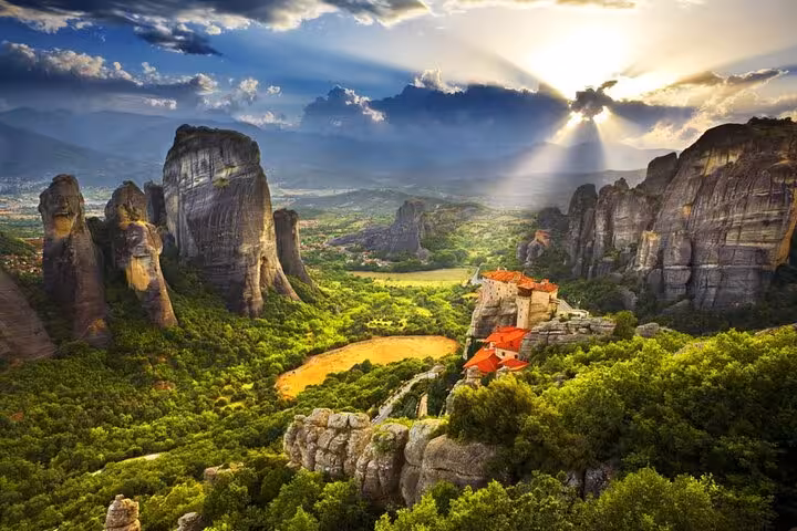 Sun rays over Meteora monasteries and dramatic sandstone cliffs, highlight of a 2-day Delphi and Meteora private trip