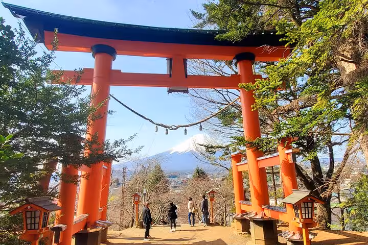Majestic torii gate with Mt. Fuji in the background, surrounded by lush greenery, featured in Mt. Fuji & Hakone tours.