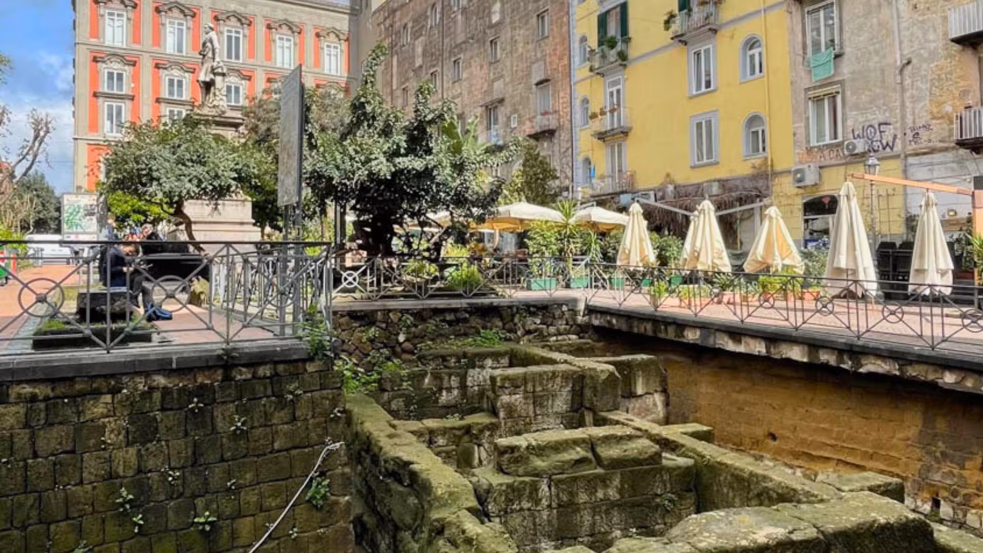 Explore ancient ruins and charming cafes in the historical center of Naples on this archaeology-focused tour.