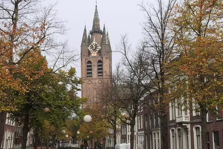 Nieuwe Kerk clock tower on Delft highlights walking tour, self-guided audio and GPS route in autumn