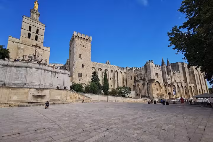Palais des Papes in Avignon under blue sky, a highlight on a private day tour with Châteauneuf-du-Pape tasting
