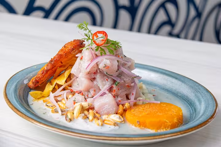 Delicious ceviche with fresh fish, onions, and sweet potatoes served elegantly at a Panamanian cooking class.