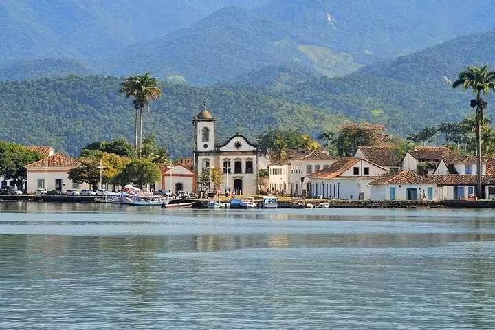Scenic view of Paraty's historical center with colonial architecture and lush mountains, ideal for walking tours.
