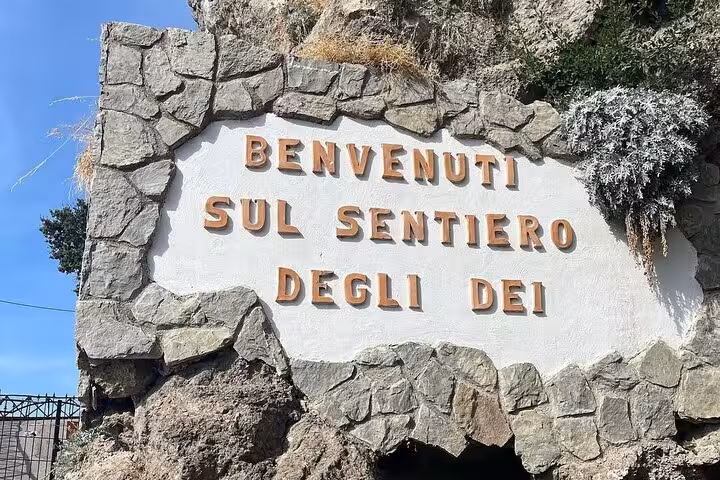 Welcome sign at Path of the Gods, Amalfi Coast, inviting hikers to explore the scenic Italian trekking trail.