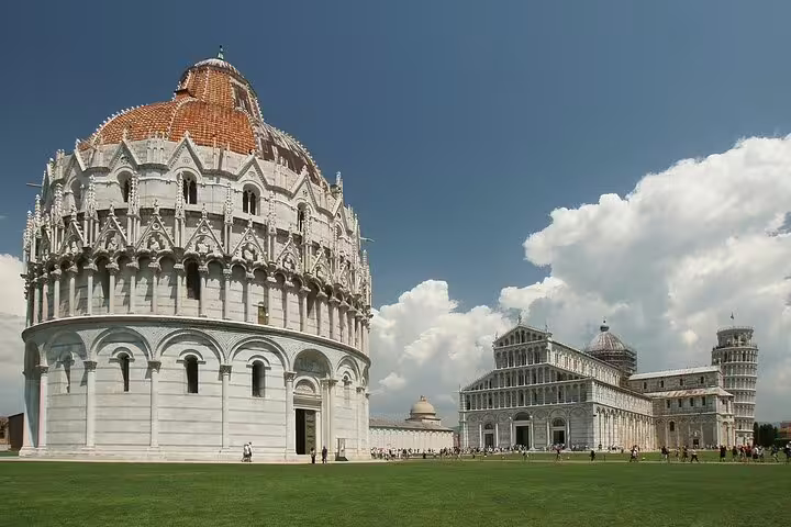 Pisa Cathedral and Baptistery on Piazza dei Miracoli, iconic stop on a day trip from Rome to Pisa