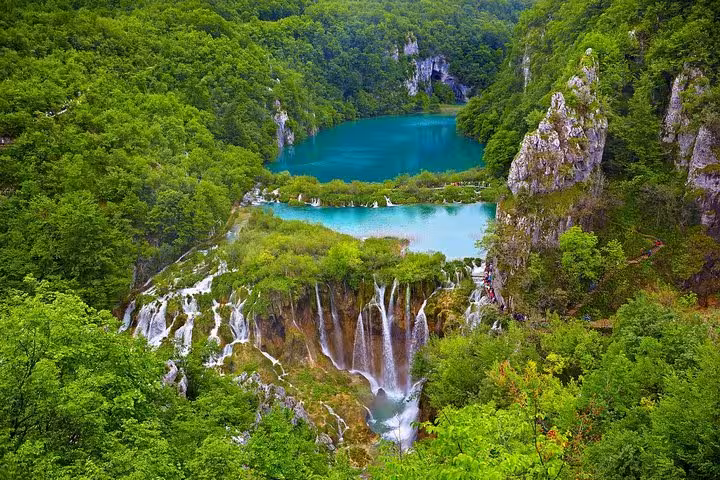 Plitvice Lakes National Park waterfalls and turquoise lakes in Croatia, a must-see on the Budapest to Dubrovnik tour
