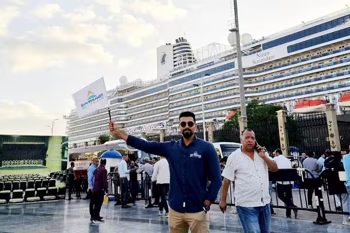 Port Said cruise terminal pickup for private day tour to Giza Pyramids and Egyptian Museum in Cairo