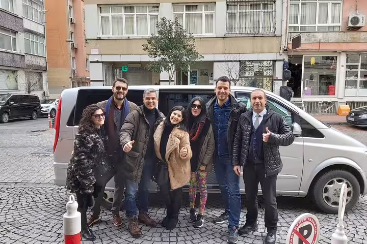 Happy travelers with private van and driver for a flexible Istanbul sightseeing tour with hotel pickup