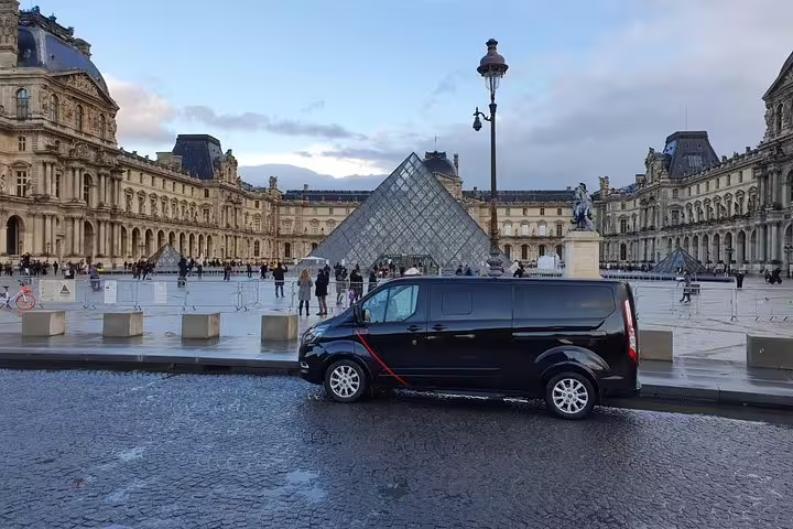 Private driver van at the Louvre Pyramid, Paris half-day sightseeing tour with hotel pickup and photo stop