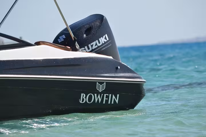 Private speedboat in clear Red Sea water near Magawish Island, ideal for Hurghada snorkeling and island transfer