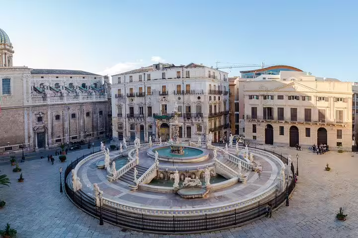 Piazza Pretoria fountain and historic palaces in central Palermo, included in Quintocanto Hotel & Spa private airport transfer