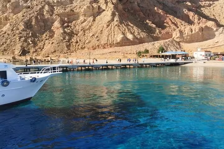 Boat dock at Ras Mohamed with crystal-clear Red Sea water, starting point for White Island snorkeling trip