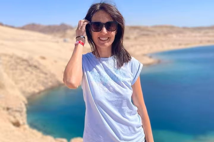 Traveler at Ras Mohamed Magic Lake viewpoint in Sharm El Sheikh, half-day snorkeling tour with Red Sea views