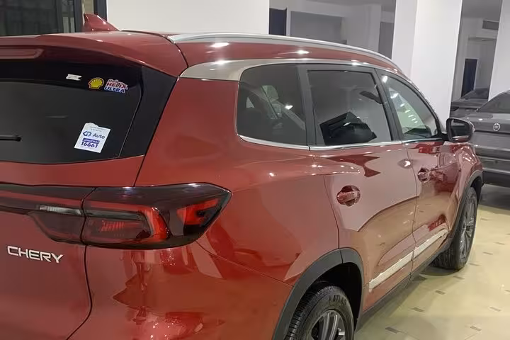 Red SUV for private Cairo hotel to airport transfer, clean modern vehicle ready for pickup and drop-off